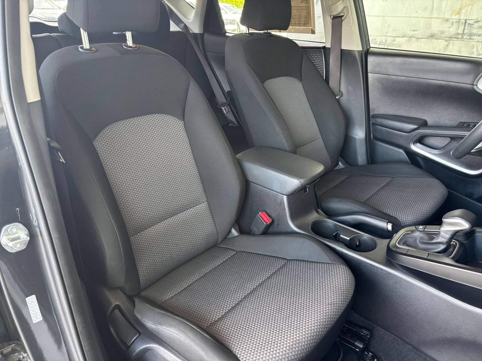 Used 2025 Kia Soul LX w/ LX Technology Package FWD image 33