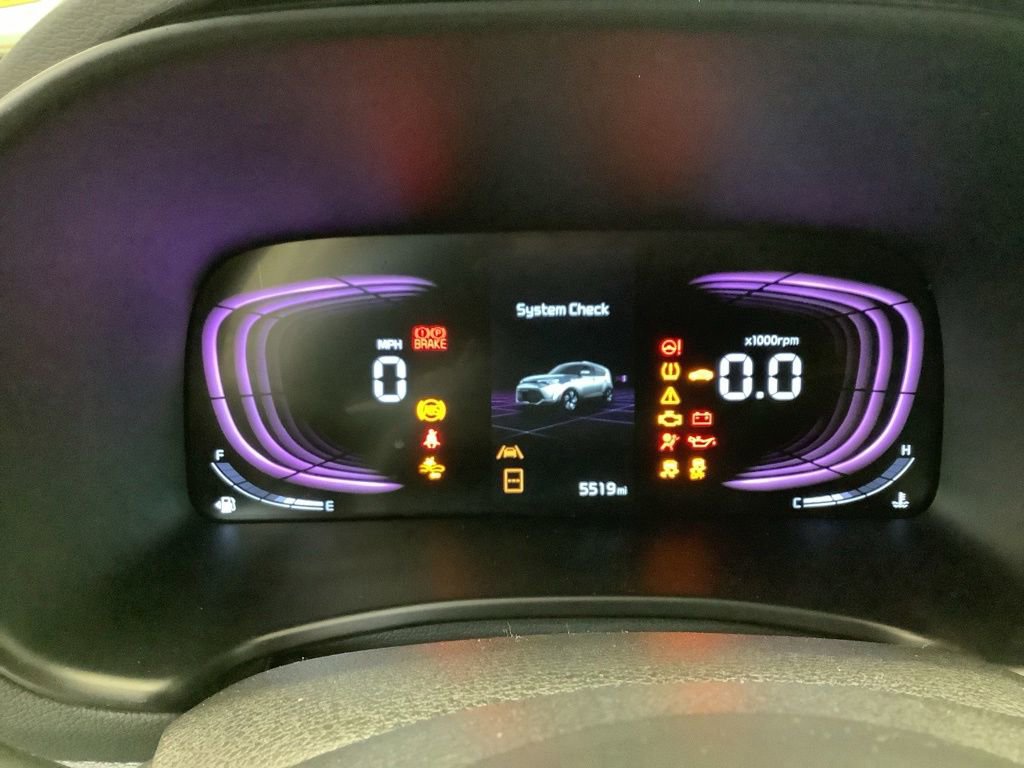 Certified 2025 Kia Soul LX w/ LX Technology Package FWD image 9