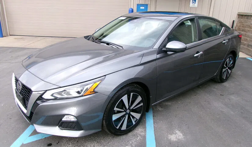 Used 2022 Nissan Altima 2.5 SV w/ SV Premium Package FWD image 1