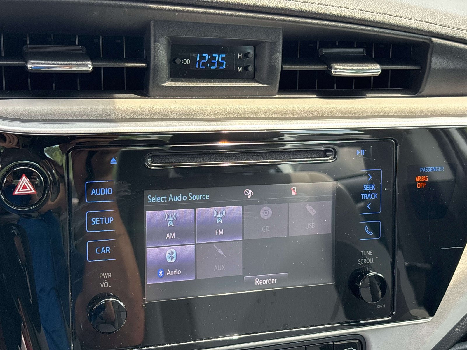 Used 2018 Toyota Corolla LE FWD image 29