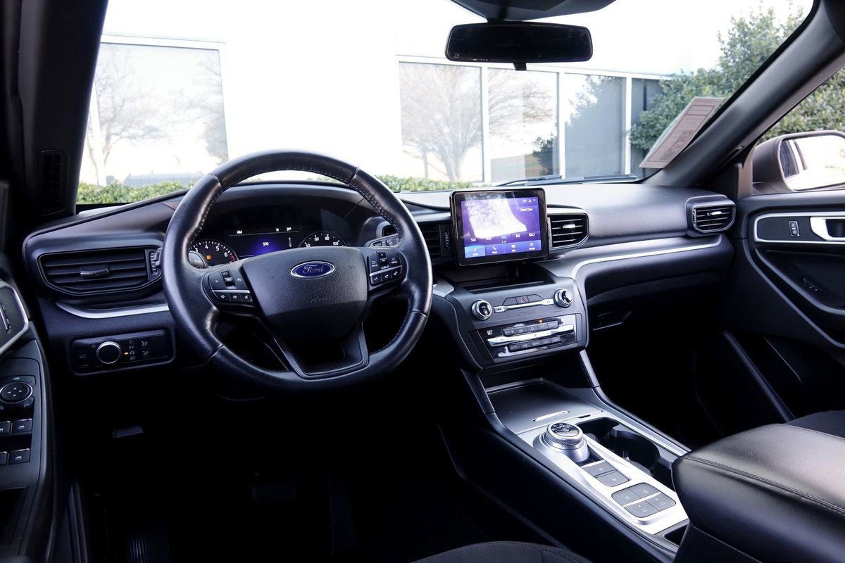 Used 2020 Ford Explorer XLT image 5