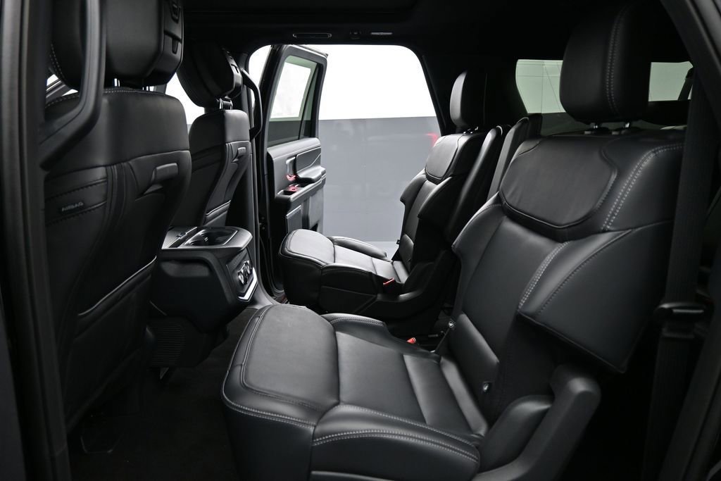 New 2026 Ford Expedition Max Platinum w/ Stealth Appearance Package AWD/4WD image 17