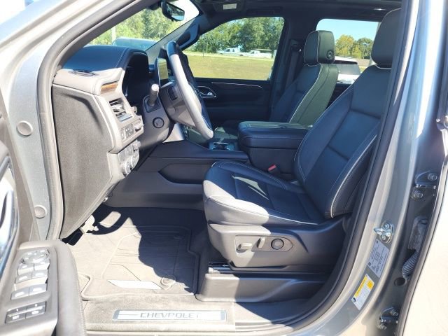 Used 2024 Chevrolet Suburban Premier w/ Premium Package image 27