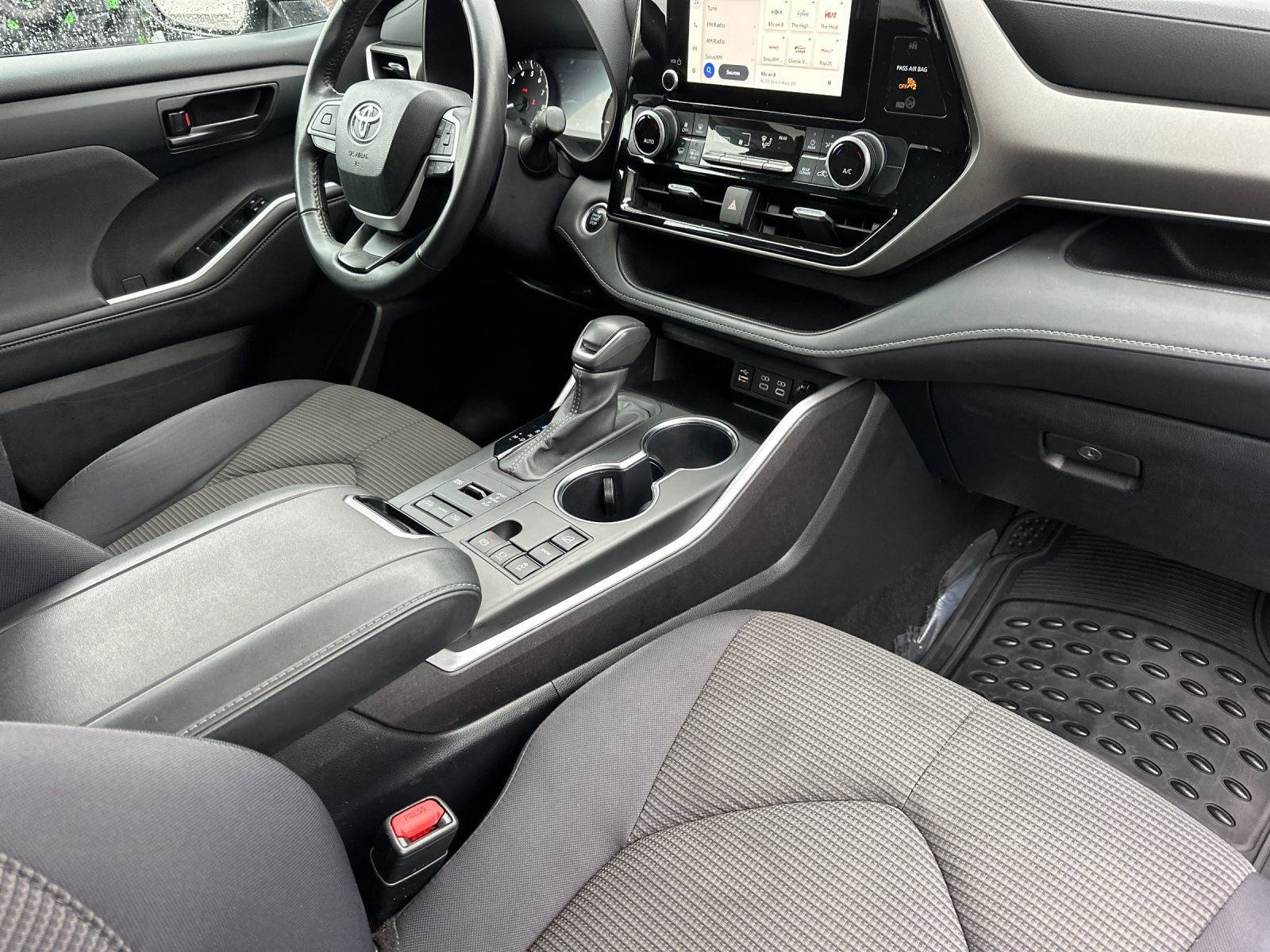 Used 2024 Toyota Highlander LE image 16