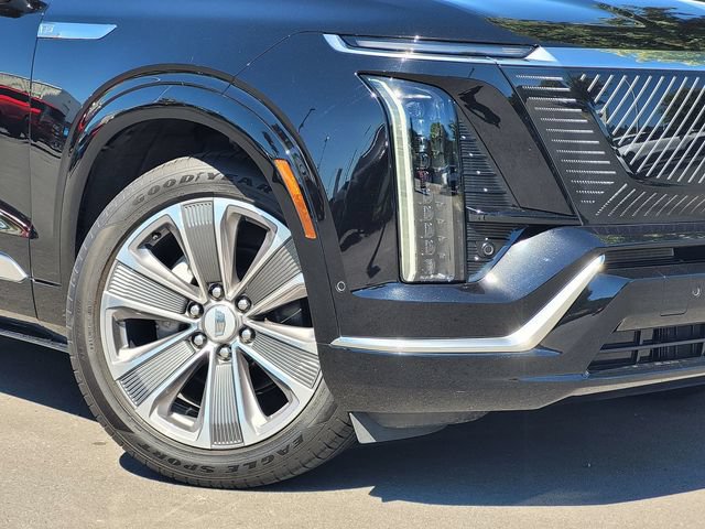 Certified 2026 Cadillac Vistiq Luxury AWD/4WD image 9