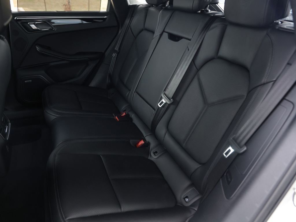 Certified 2025 Porsche Macan image 27