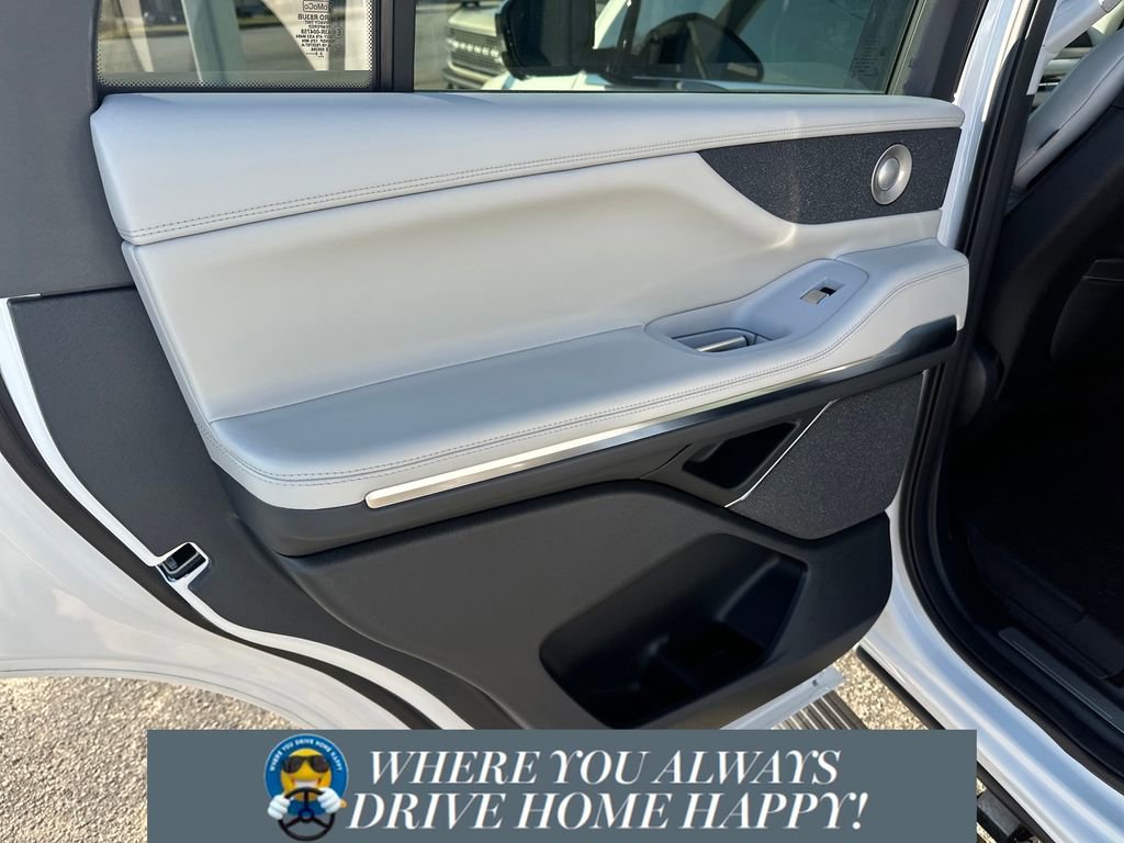 New 2025 Lincoln Navigator Reserve image 26