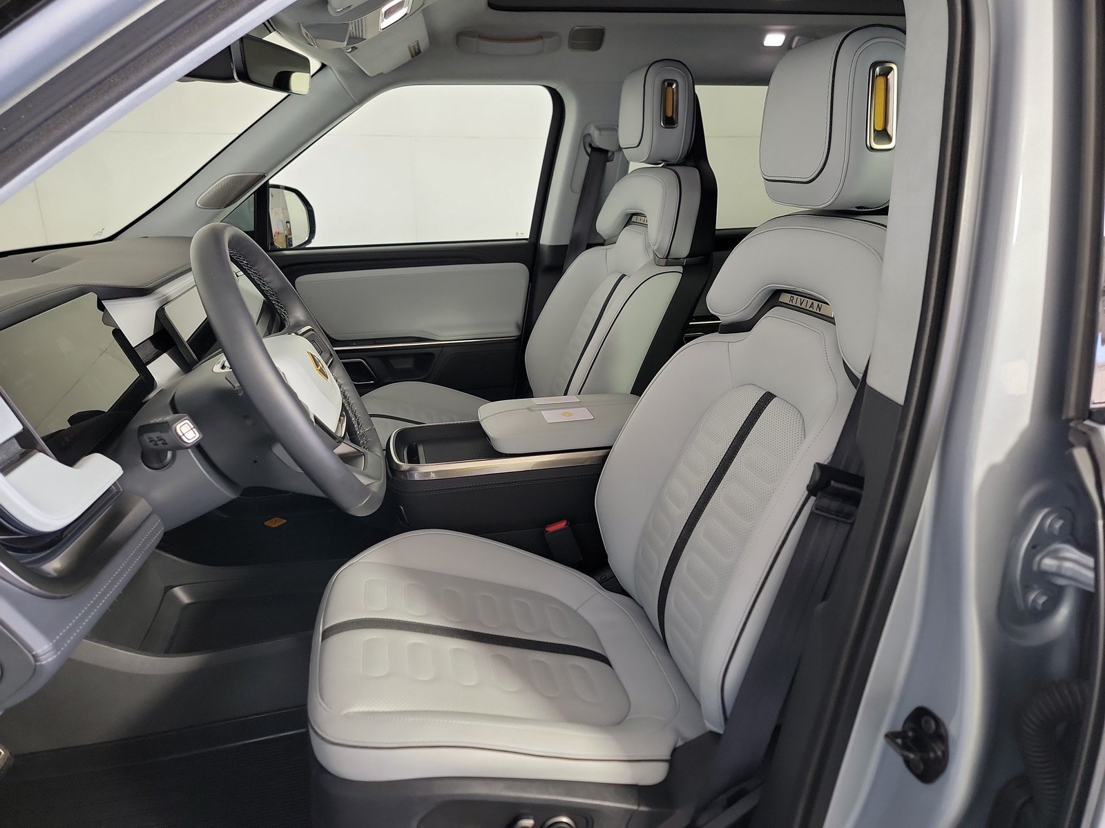 Used 2023 Rivian R1S Adventure AWD/4WD image 20