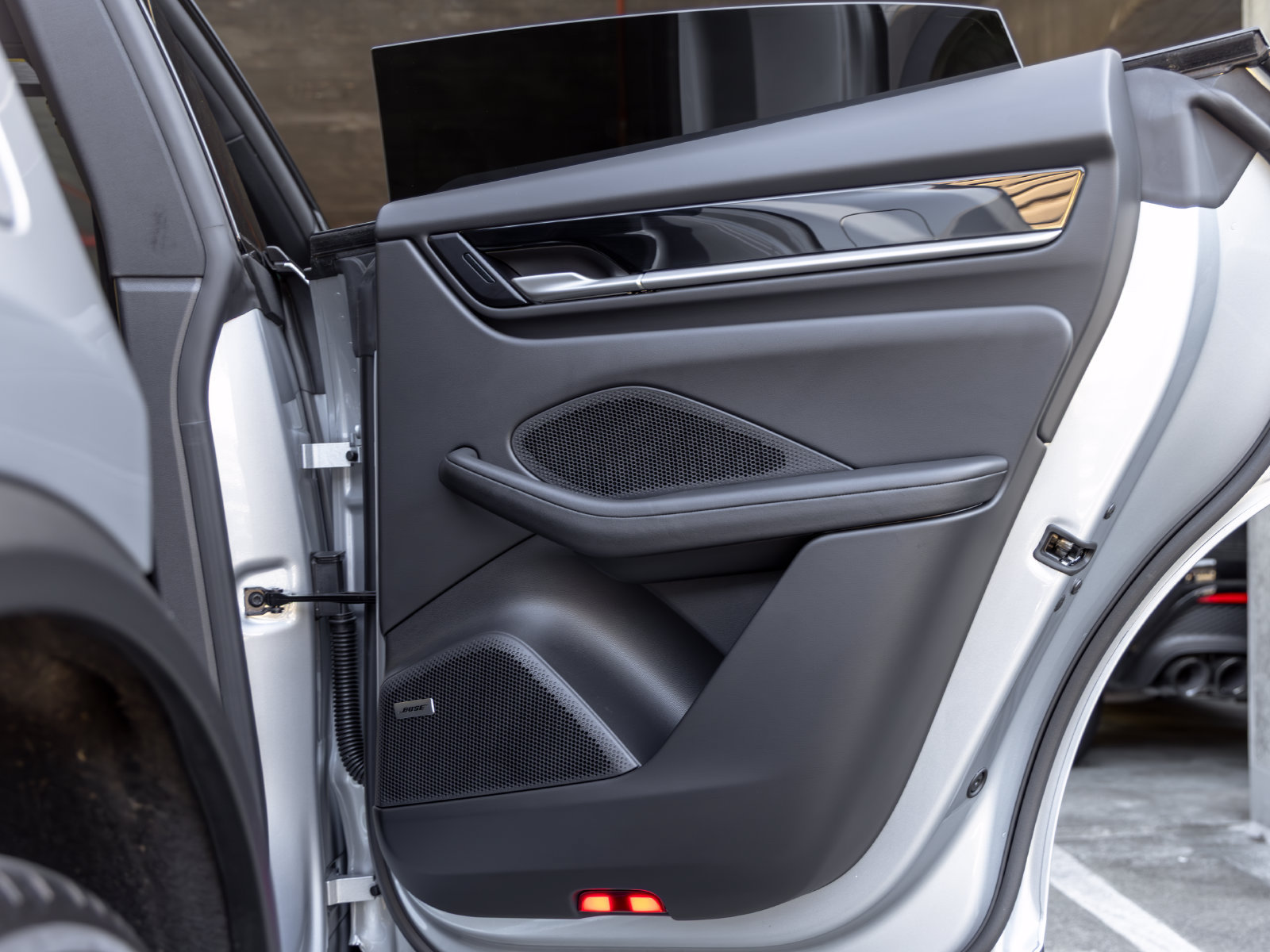 Certified 2025 Porsche Macan Electric RWD image 47