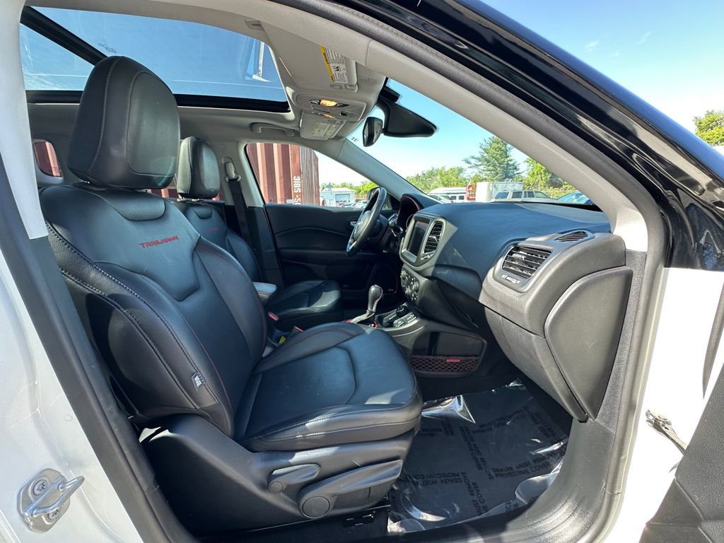 Used 2018 Jeep Compass Trailhawk w/ Leather Interior Group AWD/4WD image 26