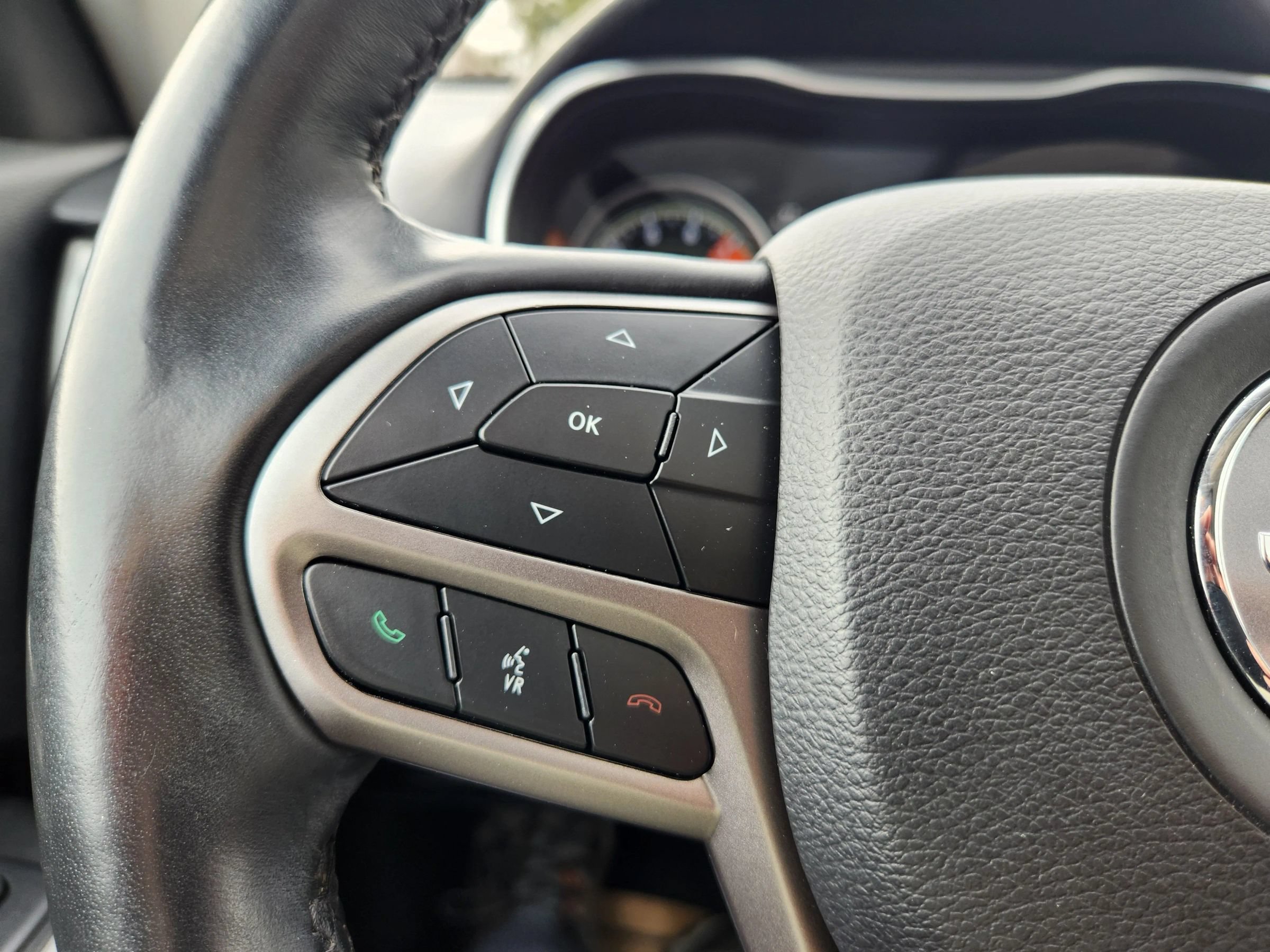 Used 2019 Jeep Cherokee Limited AWD/4WD image 32