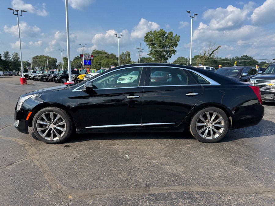 Used 2013 Cadillac XTS Luxury FWD image 2
