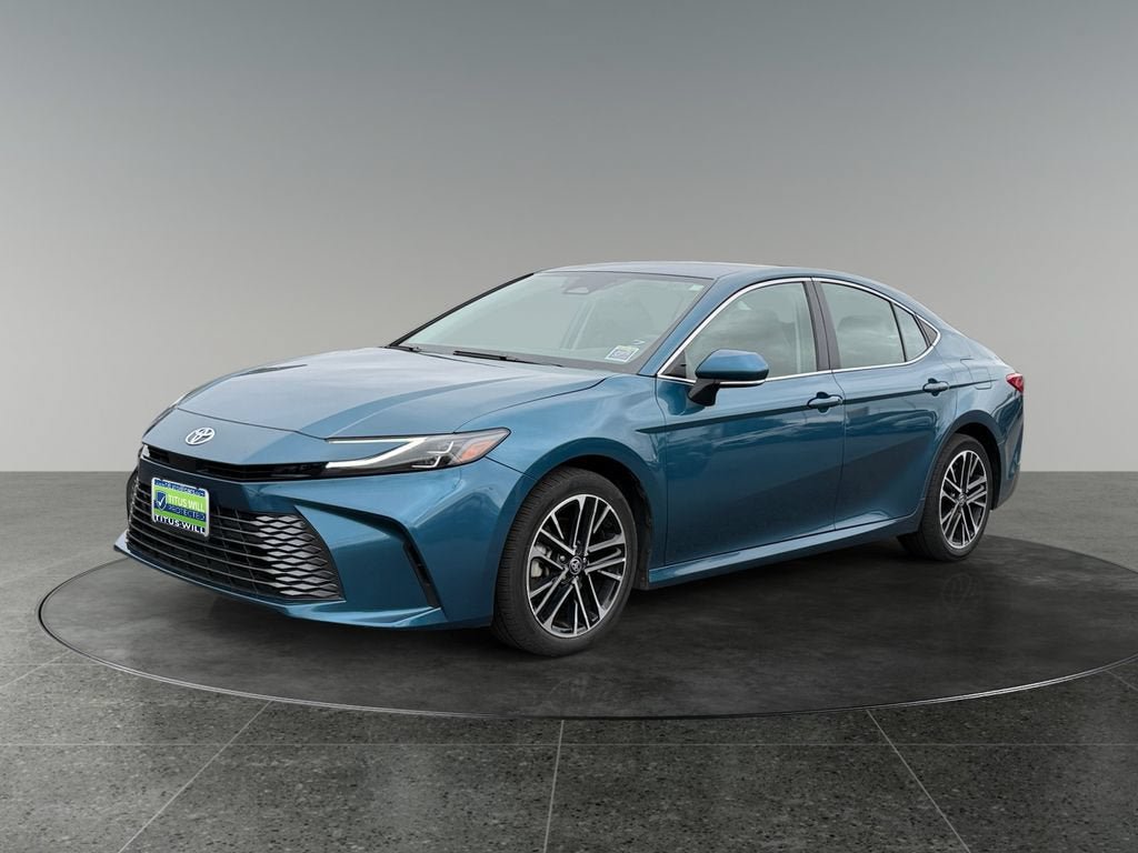 Used 2025 Toyota Camry XLE FWD image 3