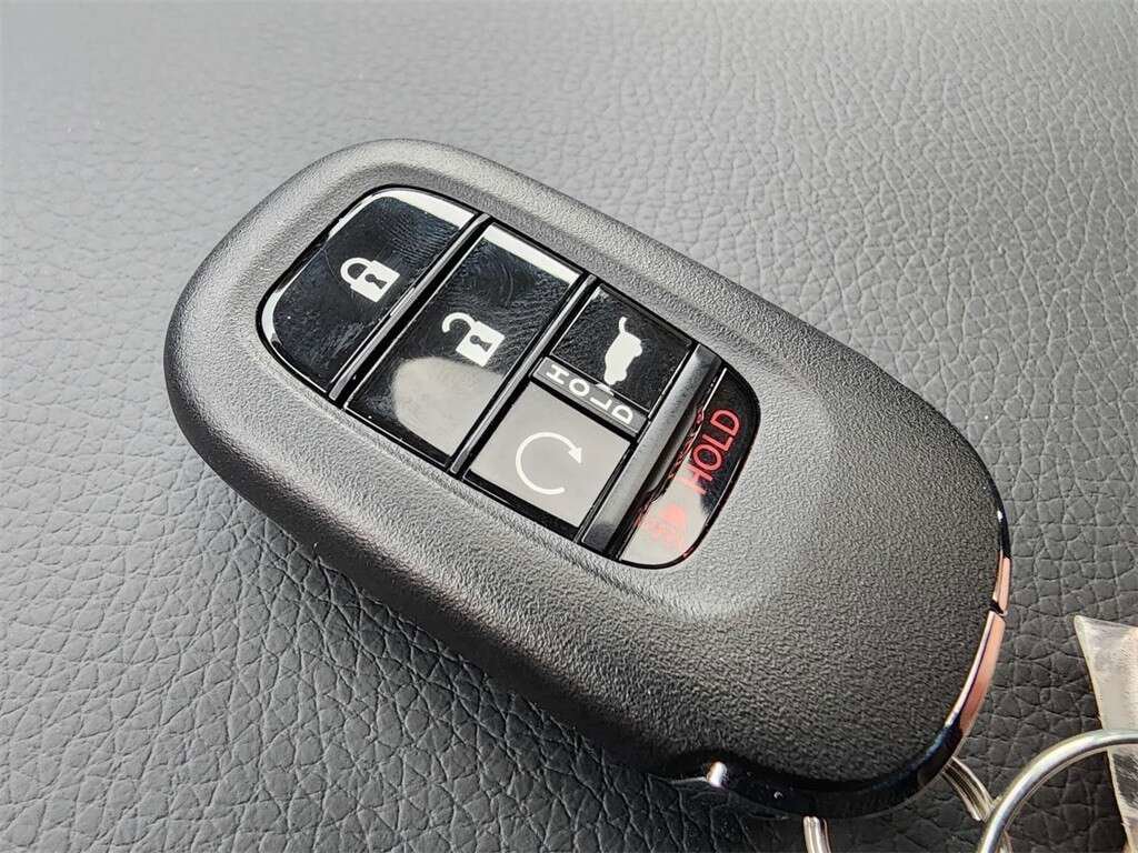 Certified 2024 Honda Pilot Touring image 35