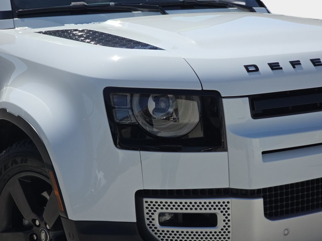 Certified 2025 Land Rover Defender 110 S AWD/4WD image 32