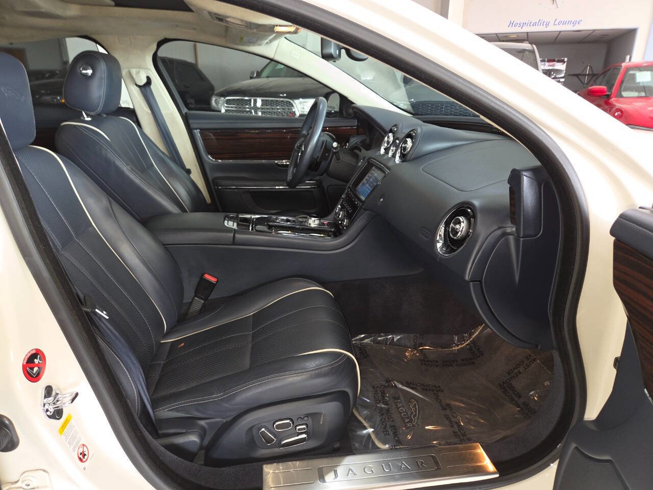 Used 2011 Jaguar XJ L Supercharged RWD image 30