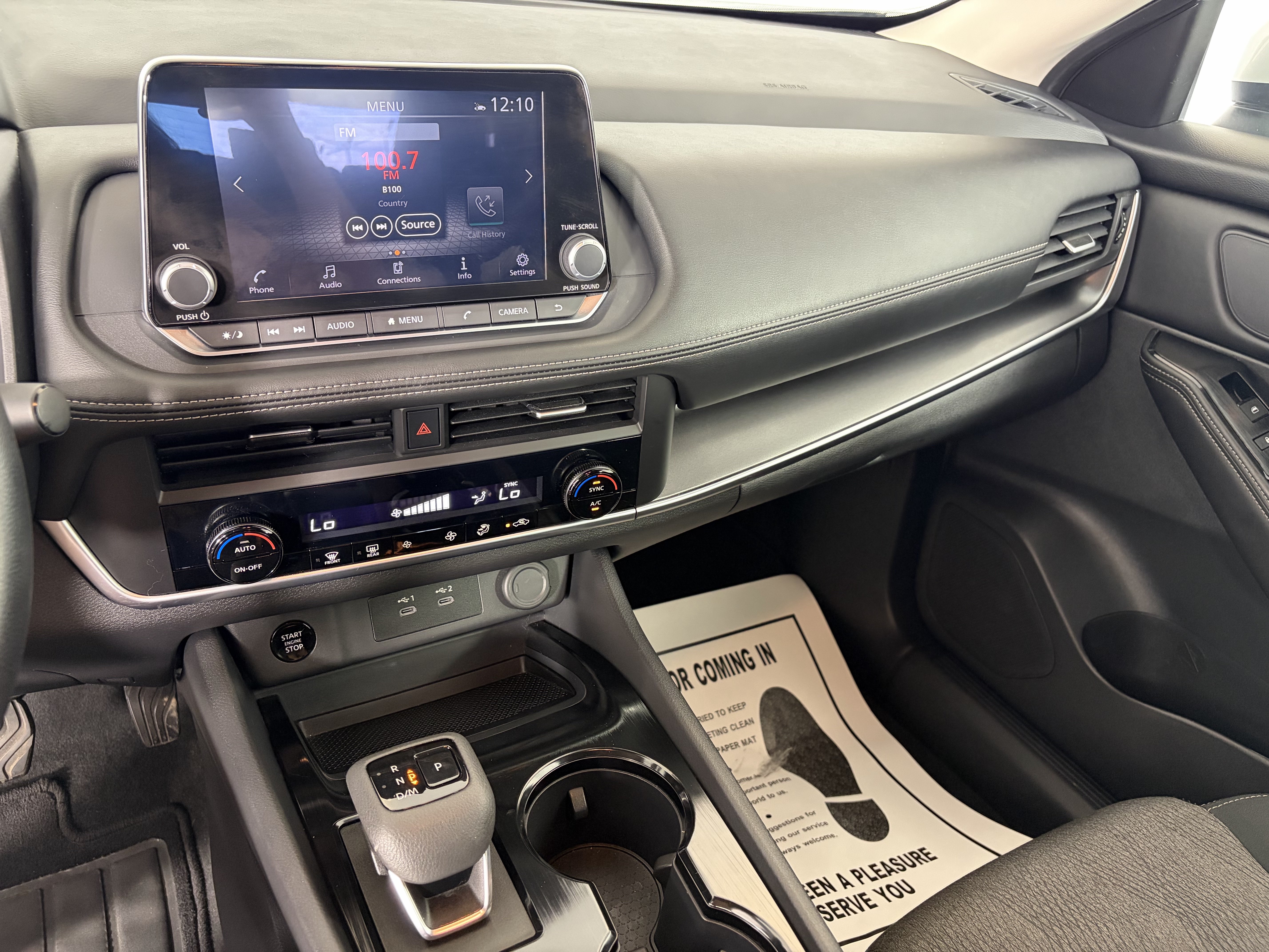 Used 2024 Nissan Rogue SV FWD image 4