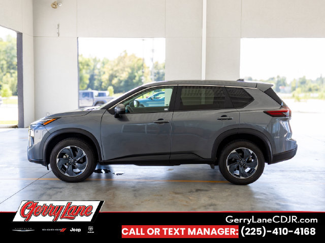 Used 2025 Nissan Rogue SV FWD image 3