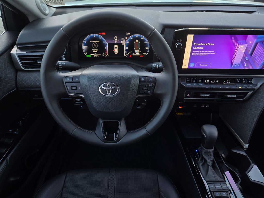 Used 2025 Toyota Camry XLE w/ Premium Package AWD/4WD image 13