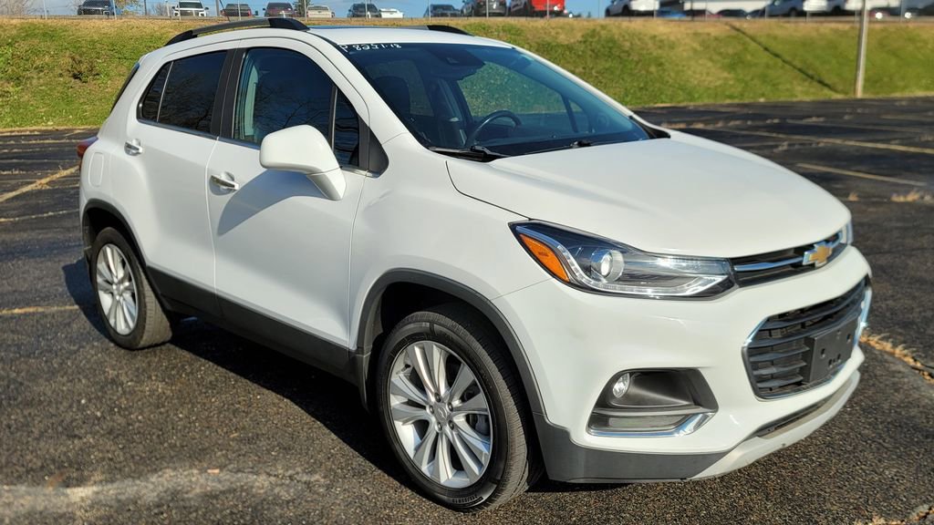 Used 2018 Chevrolet Trax Premier w/ LPO, Cargo Package image 2