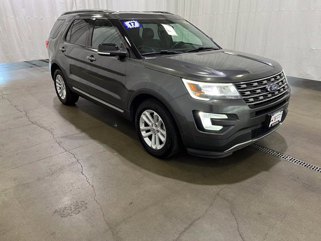 Used 2017 Ford Explorer XLT w/ Equipment Group 202A FWD image 1