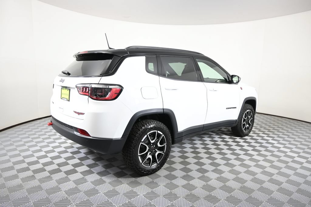 New 2026 Jeep Compass Trailhawk w/ Sun, Sound & Navigation Group AWD/4WD image 6