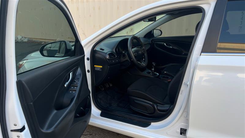 Used 2018 Hyundai Elantra GT FWD image 18