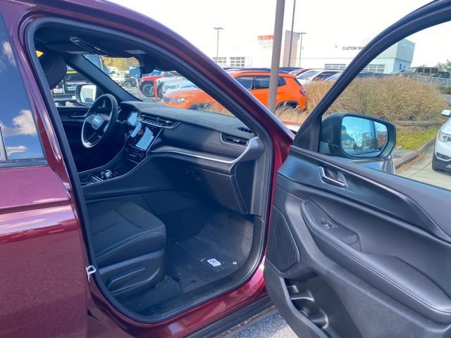 New 2025 Jeep Grand Cherokee Laredo X w/ Luxury Tech Group I AWD/4WD image 27