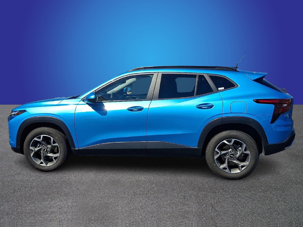 Used 2025 Chevrolet Trax LT FWD image 7