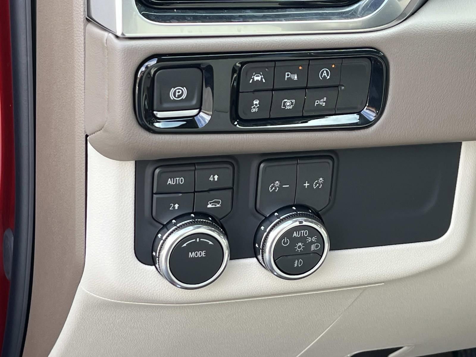 New 2026 GMC Yukon Denali w/ Sun & Power Step Package AWD/4WD image 28
