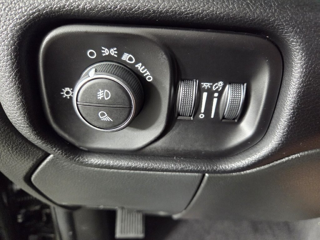 Used 2026 RAM 2500 Laramie AWD/4WD image 19