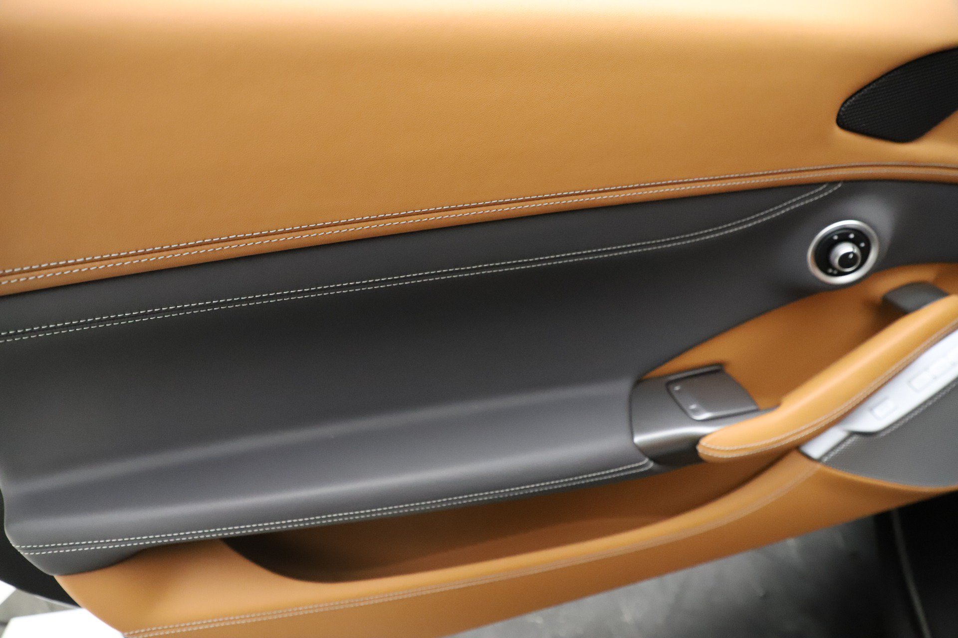 Certified 2020 Ferrari Portofino RWD image 23