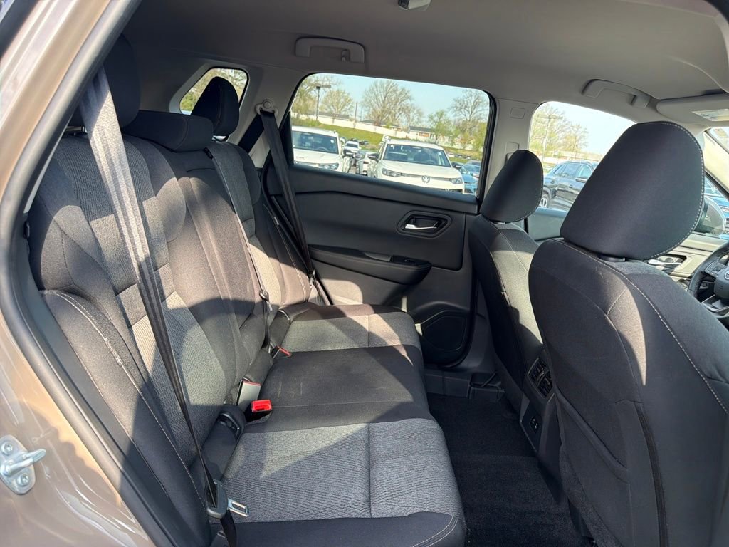 Used 2025 Nissan Rogue SV image 47