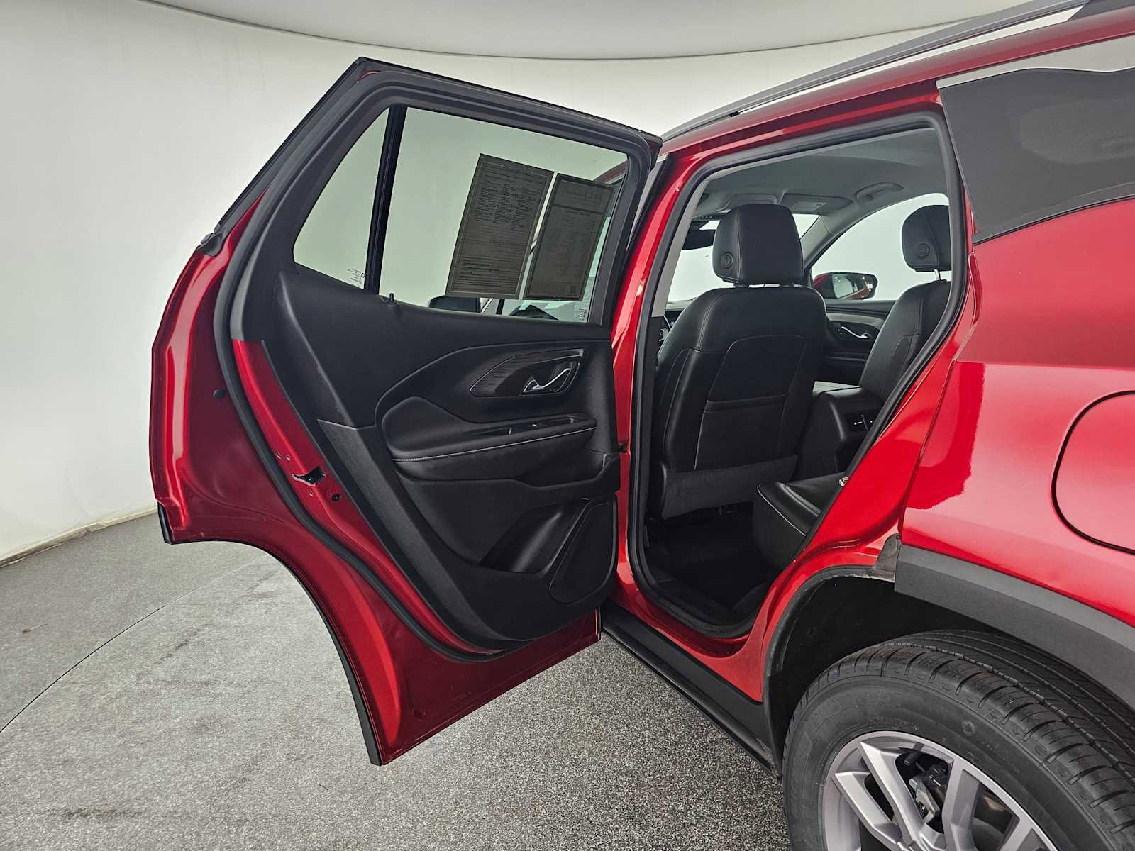 Used 2023 GMC Terrain SLT image 17