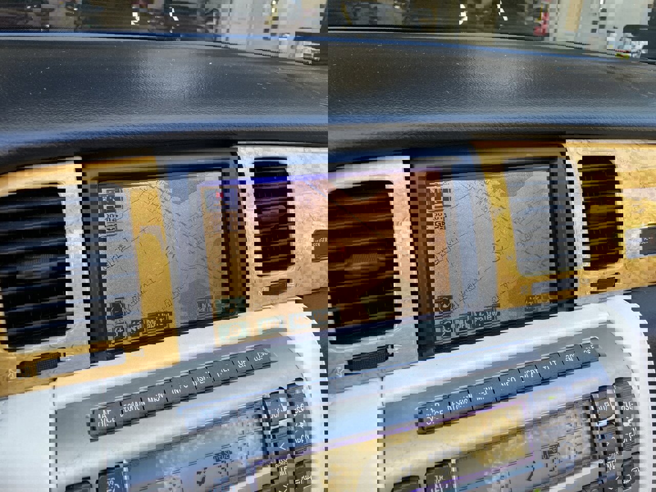 Used 2005 Lexus SC 430 Convertible image 25