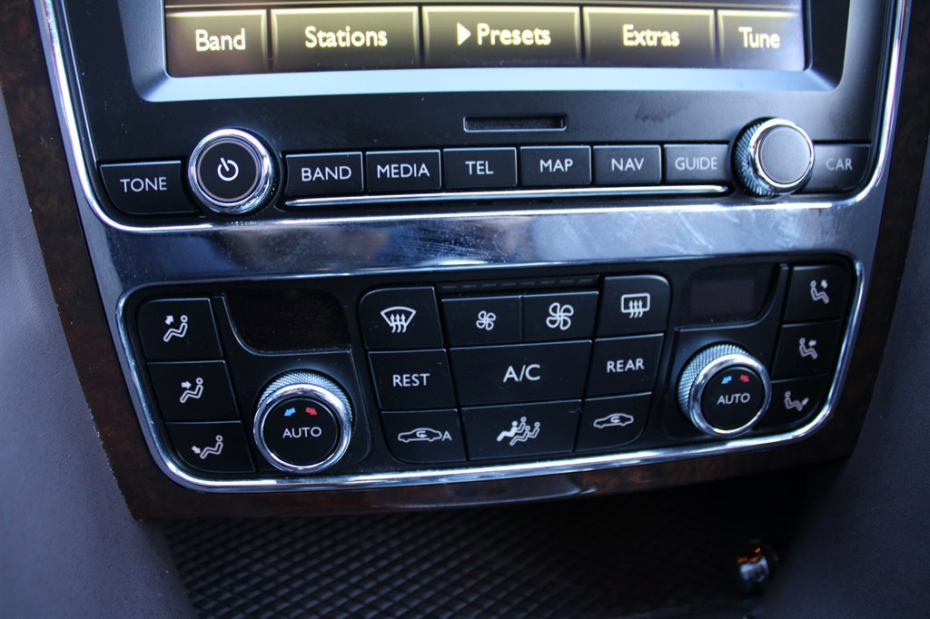 Used 2015 Bentley Flying Spur W12 image 32