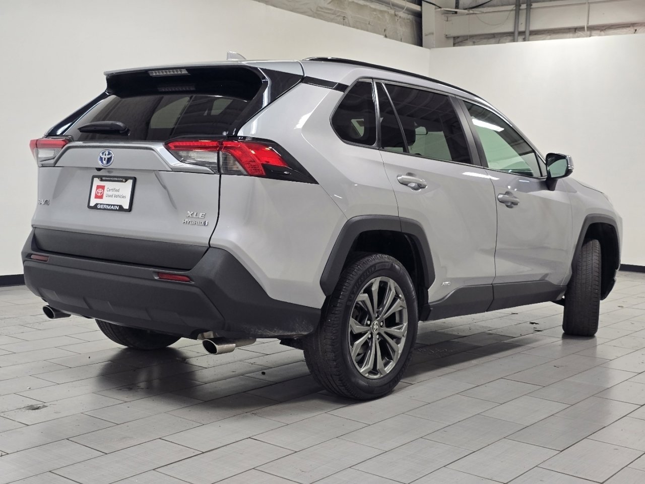 Certified 2022 Toyota RAV4 XLE Premium AWD/4WD image 17