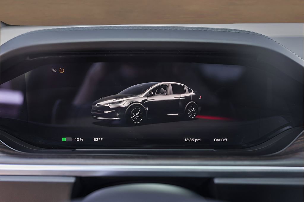 Used 2023 Tesla Model X image 11