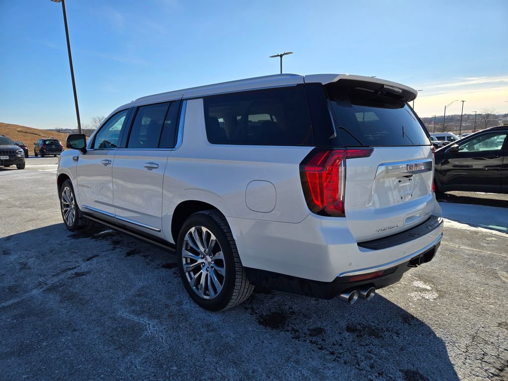 Used 2022 GMC Yukon XL Denali w/ Denali Premium Package image 6