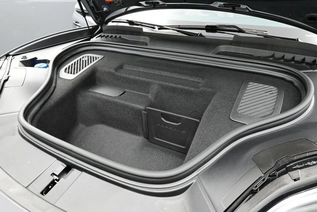 Certified 2025 Porsche Macan Turbo Electric AWD/4WD image 21