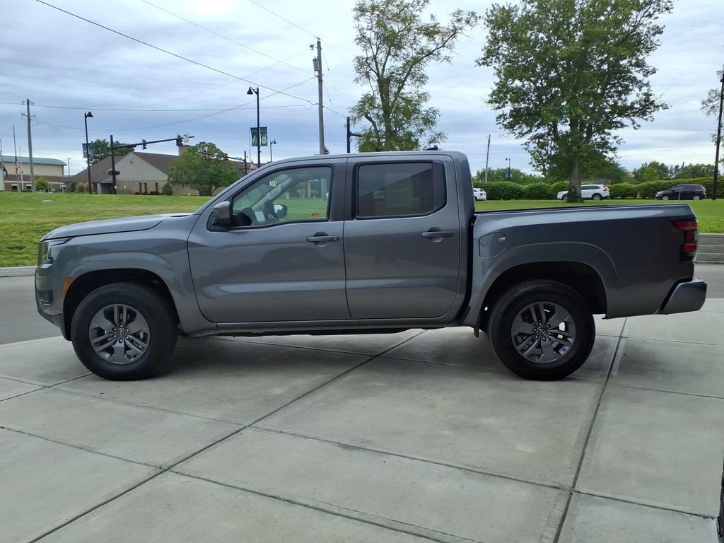 Used 2025 Nissan Frontier SV AWD/4WD image 4