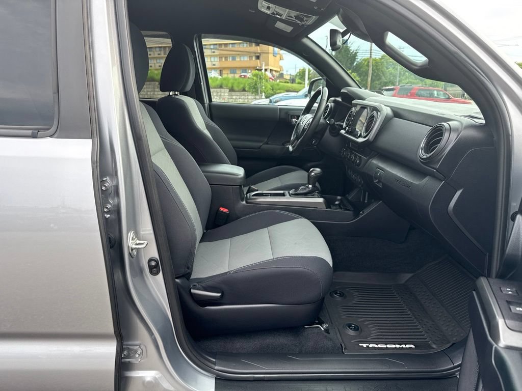 Used 2021 Toyota Tacoma TRD Off-Road w/ Technology Package AWD/4WD image 7