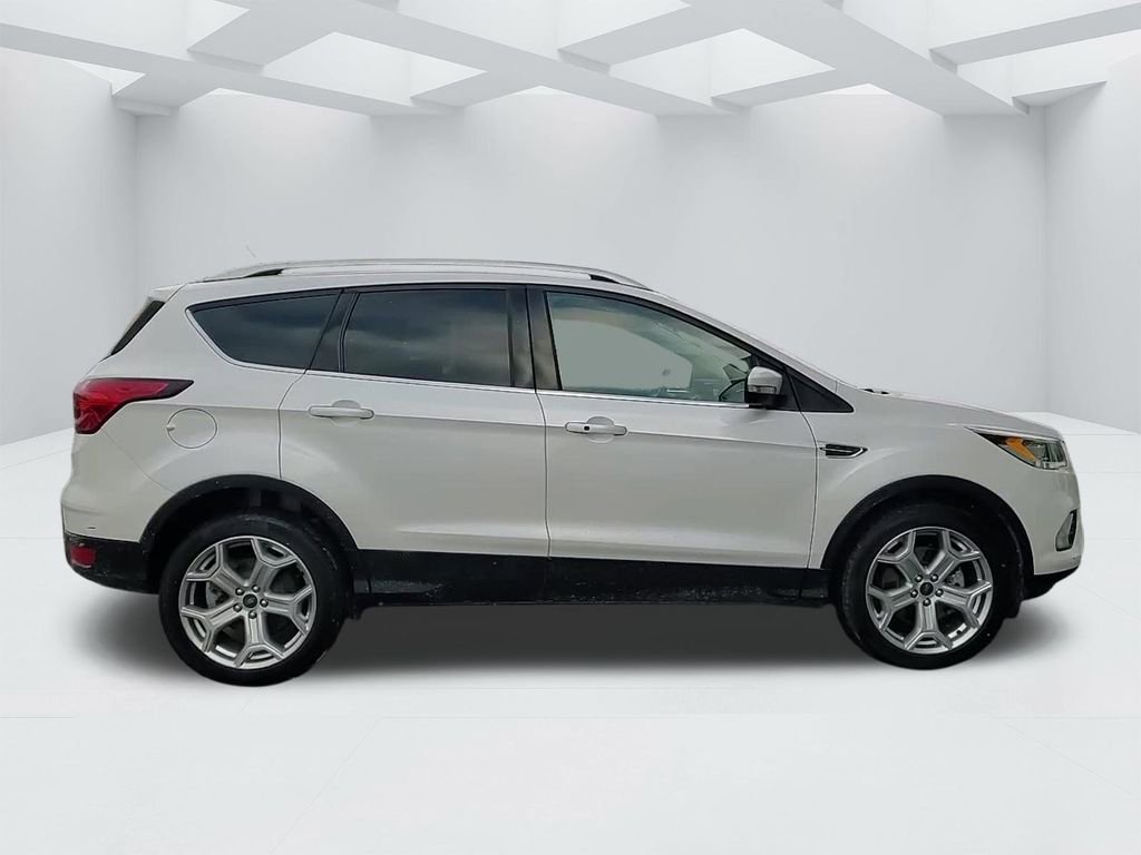 Used 2019 Ford Escape Titanium image 4