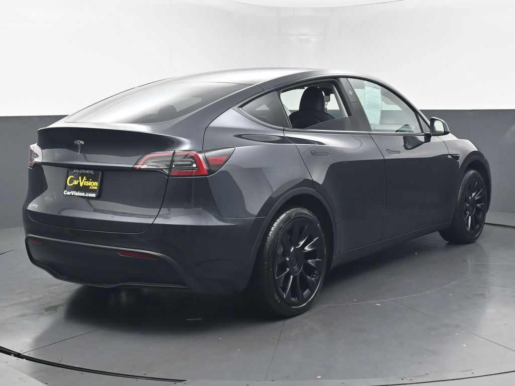 Used 2024 Tesla Model Y 2WD image 11