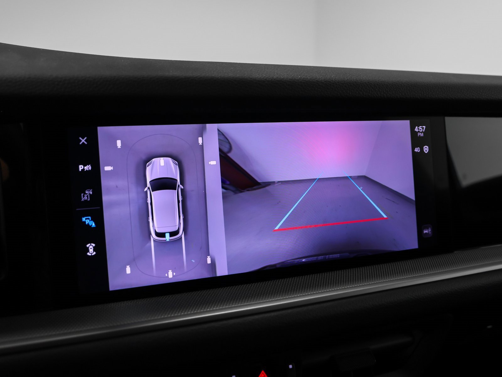 Used 2025 Porsche Cayenne image 34