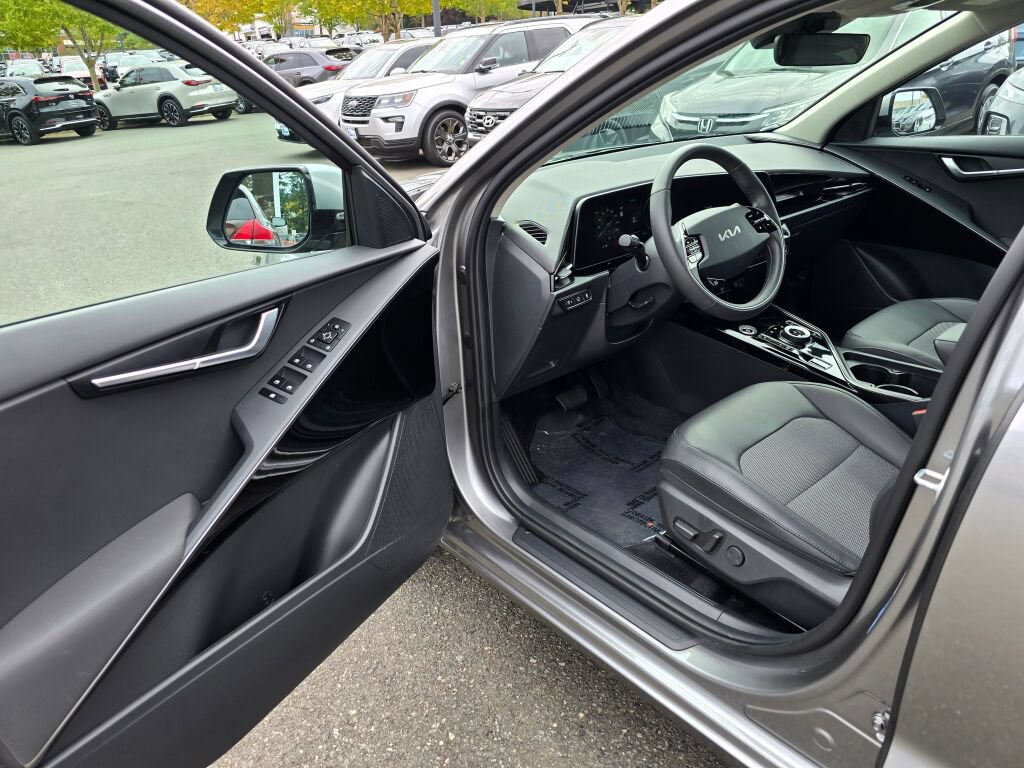 Certified 2024 Kia Niro Wind w/ Wind Preserve Package FWD image 21