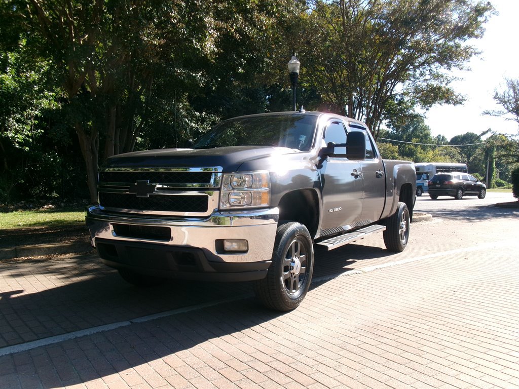 Used 2011 Chevrolet Silverado 2500 LTZ w/ LTZ Plus Package AWD/4WD image 2
