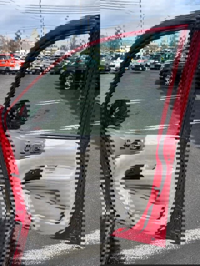 Used 2012 Kia Sedona EX w/ Luxury Pkg image 17