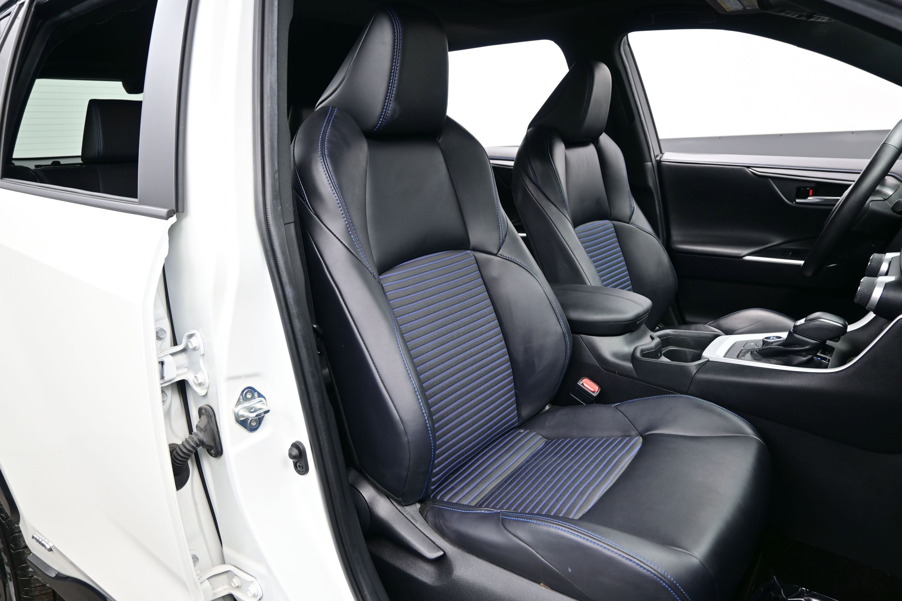 Used 2020 Toyota RAV4 XSE w/ XSE Grade Weather Package AWD/4WD image 14