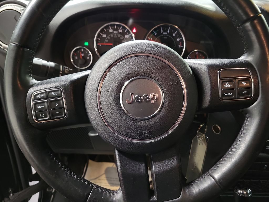 Used 2017 Jeep Wrangler Sahara w/ Connectivity Group AWD/4WD image 22